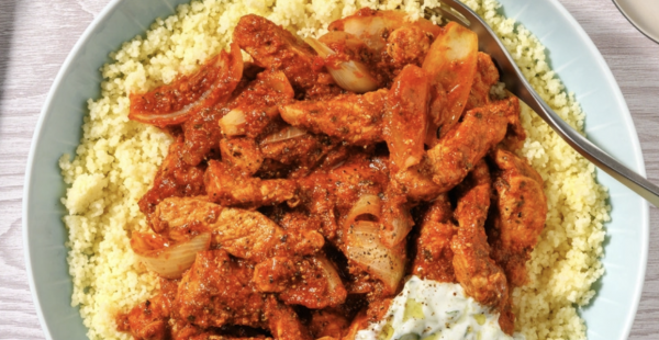 SÁBADO DE RECETA : Bol de cerdo al estilo del Medio Oriente con cuscús y salsa de yogur y pepino